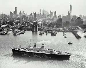 Nautical Prints: Vintage photograph. SS independence on her maiden voyage entering New York harbor