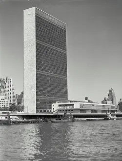 Vintage photograph. view of un building from the east river