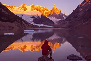 Berg Prints: Wandern in Patagonien, Chile, Suedamerika Famous beautiful peak Cerro Torre in Patagonia mountains