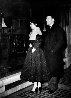 1952 Prints: Wedding-Eve Shopping -- Elizabeth Taylor and Michael Wilding gaze into the shop window of an antique furniture deal