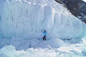 Hike Prints: A woman of 35-40 years old stands on the background of the icy