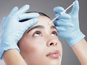 Fingers Prints: Woman, hands and plastic surgery