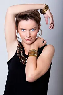 Chic Prints: Woman party portrait