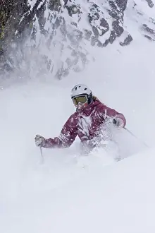 Sseditor Aa Prints: Woman skiing on snow
