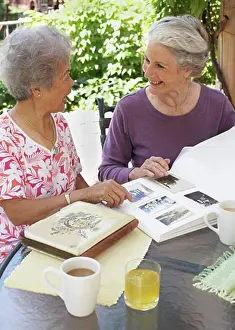 Amuse Prints: Women Looking at Photographs