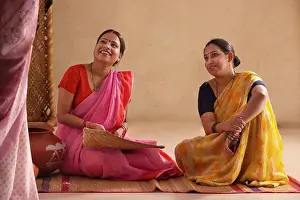 Speaking Prints: Three women talking to each other