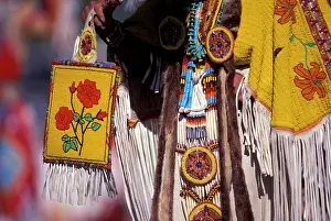 Amerikanisch Prints: Womens dress, beadwork, North American Indian days