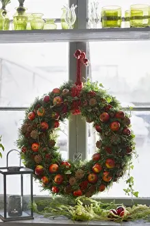 Prepare Prints: Wreath made from apples