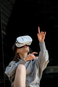 Reality Prints: Young, attractive woman with VR-googles (model-released)