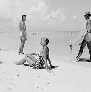 Youngsters Prints: Young people on sunny beach
